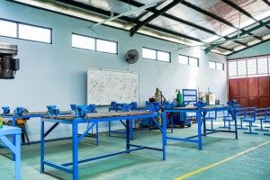 Area Kerja Bangku (Work Bench)